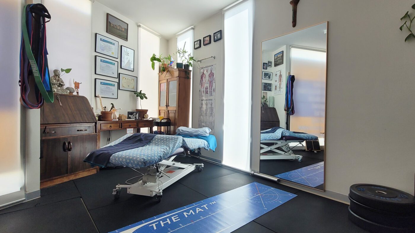 A photo with the Hydraulic table of Melbourne Massage and Treatment Fitzroy North Clinic